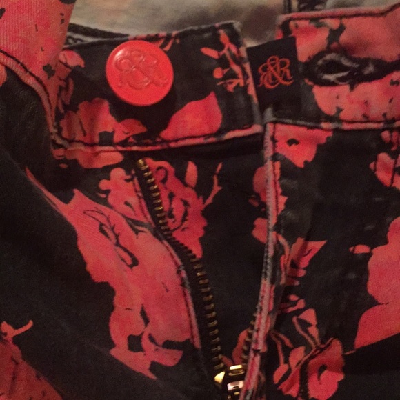 🍄Rock&Republic Floral Skinny Crops🍄 - Picture 7 of 8